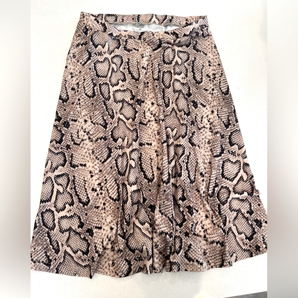Snake skin skirt, size medium. Never been worn.